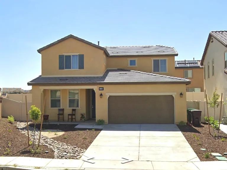 1538 Amethyst Ln — Photo 2