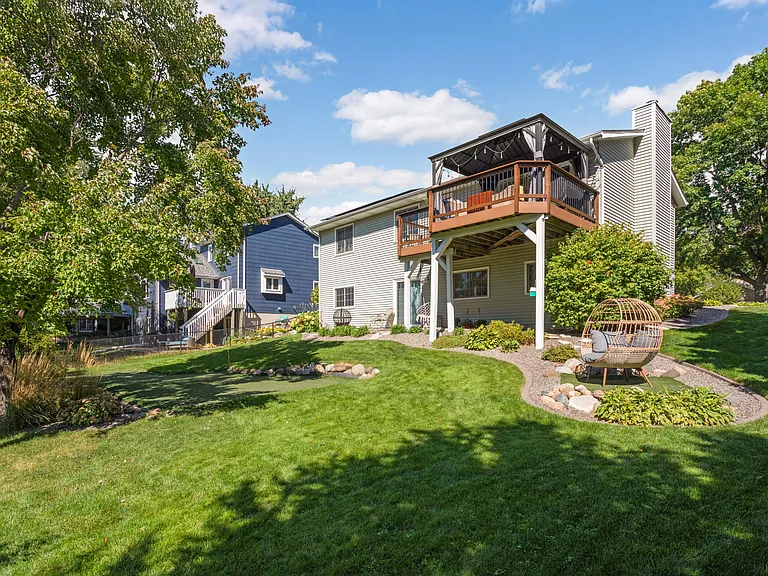 9523 Parkside Trl N — Photo 36