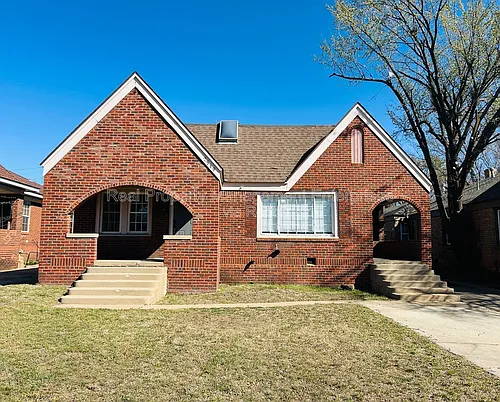 2519 W Park Pl Photo 1