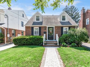 303 White Rd, Mineola, NY 11501