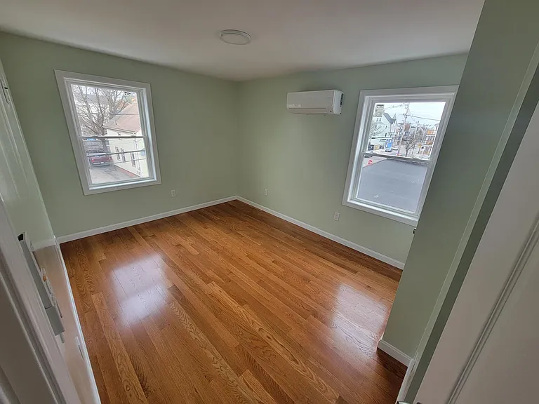 31 Hamilton St — Photo 5