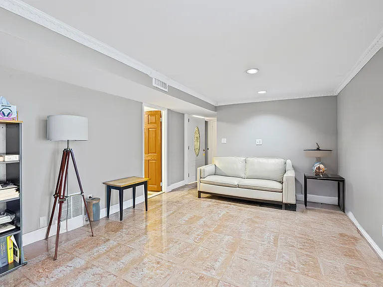 18 South Dr — Photo 19