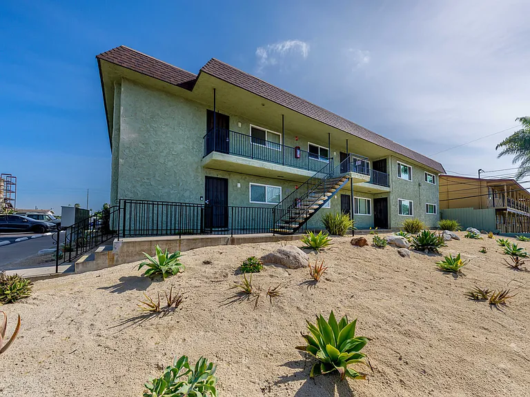 Granada Terrace Apartments — Photo 13
