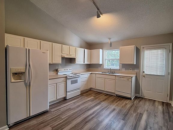 4th image of 4102 Elkin Ridge Dr #B