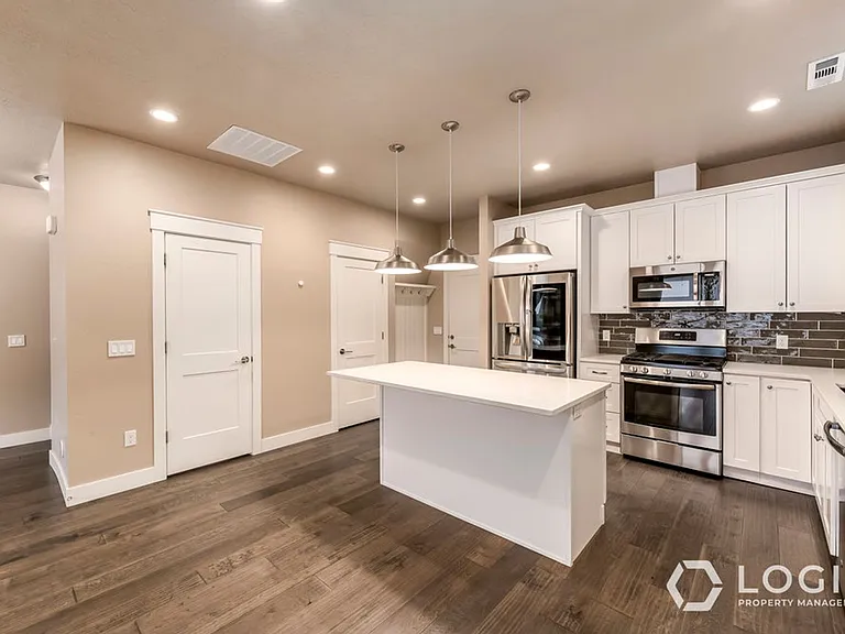10408 S Beetdigger Blvd — Photo 4