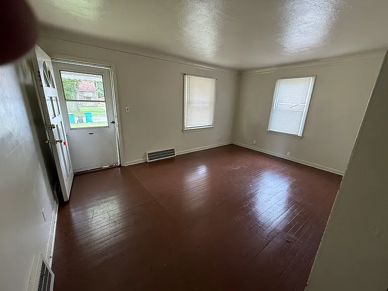 5649 Waterbury Ave — Photo 3