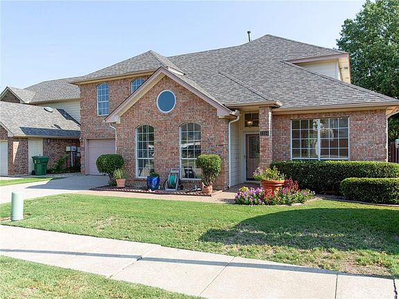 2nd image of 2104 Lakeshore Dr