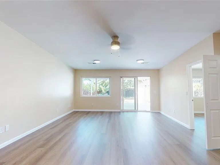 135 N Naomi St — Photo 24