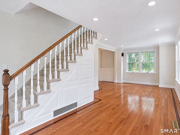 3rd image of 277 Franklin St Extension