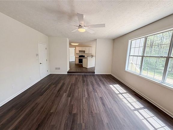 4th image of 3001 Garland Way