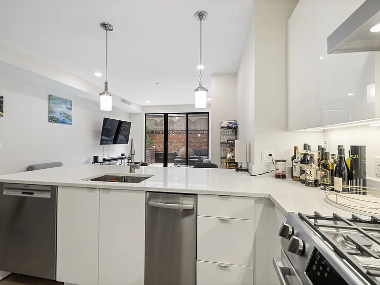 121 Portland St #707 — Photo 11