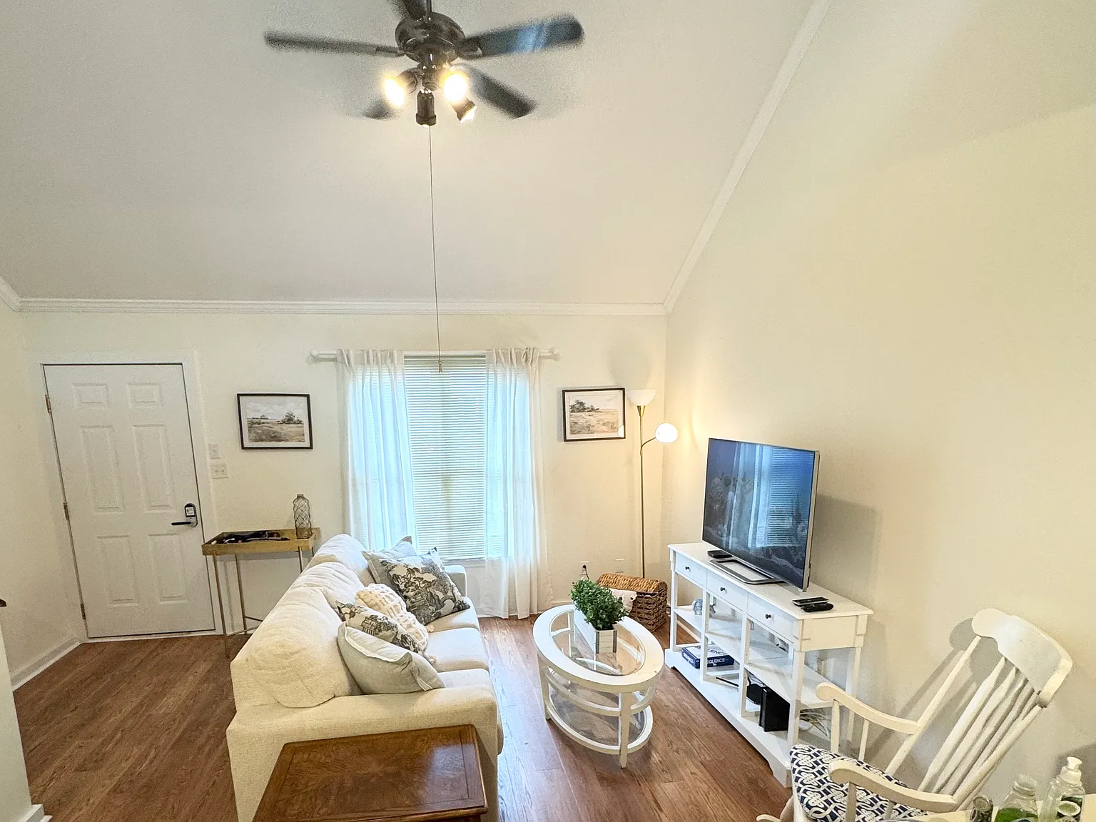 2 bed, 816 sqft, $1,595 — Photo 3