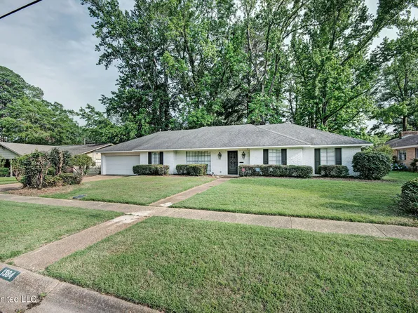 1384 Riverwood Dr, Jackson, MS 39211