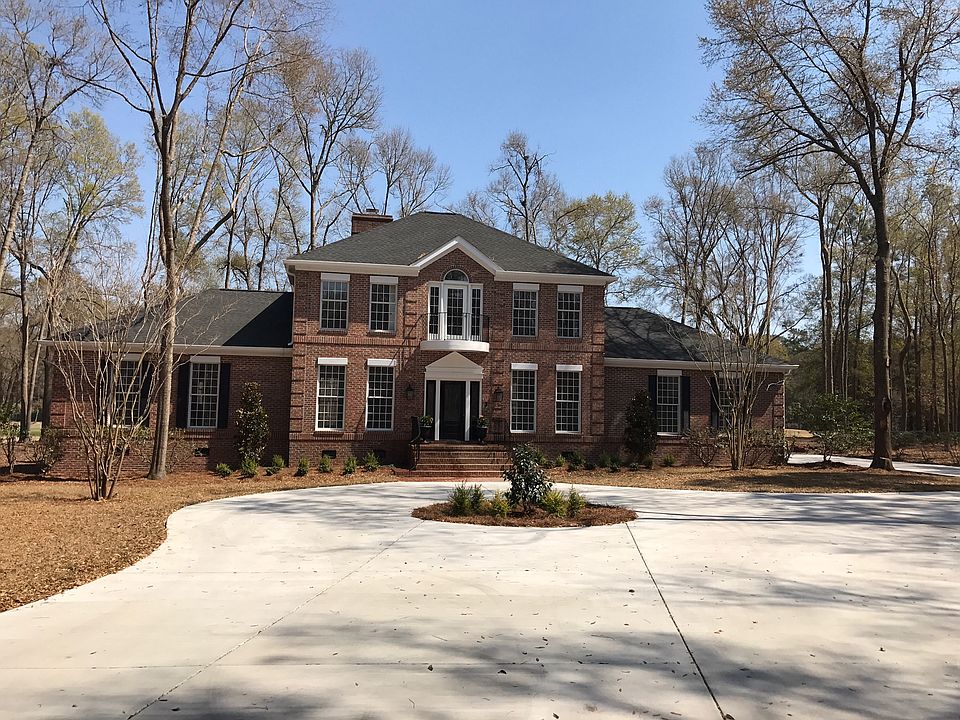 Beautiful Curb Appeal!
