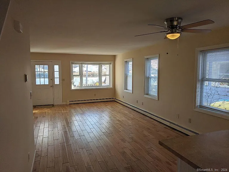 42 Ferris St — Photo 8