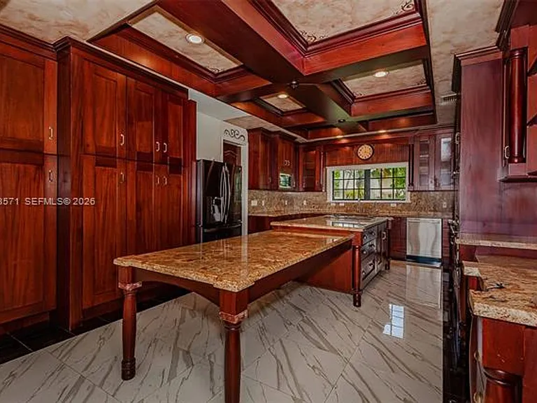 674 Ocean Blvd — Photo 10