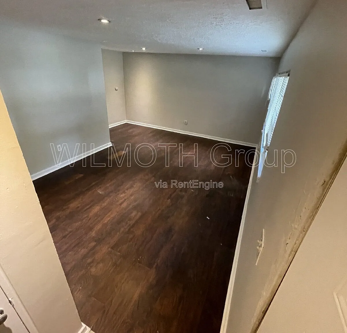 3 bed, 1.0 bath, 981 sqft, $1,125 — Photo 2