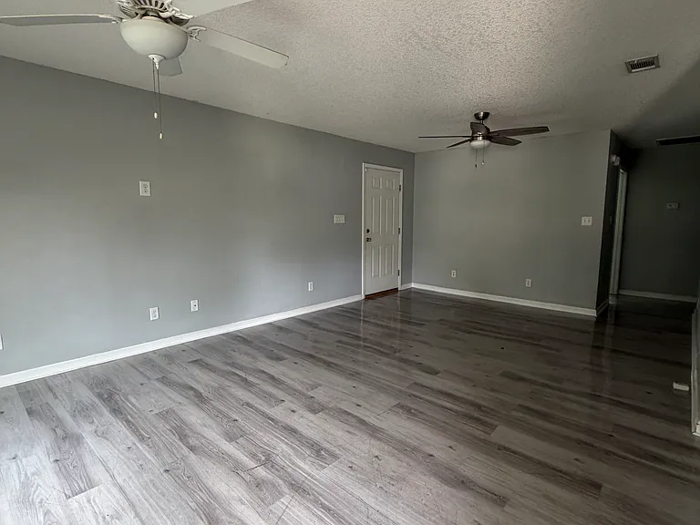 717 Lee Rd — Photo 12