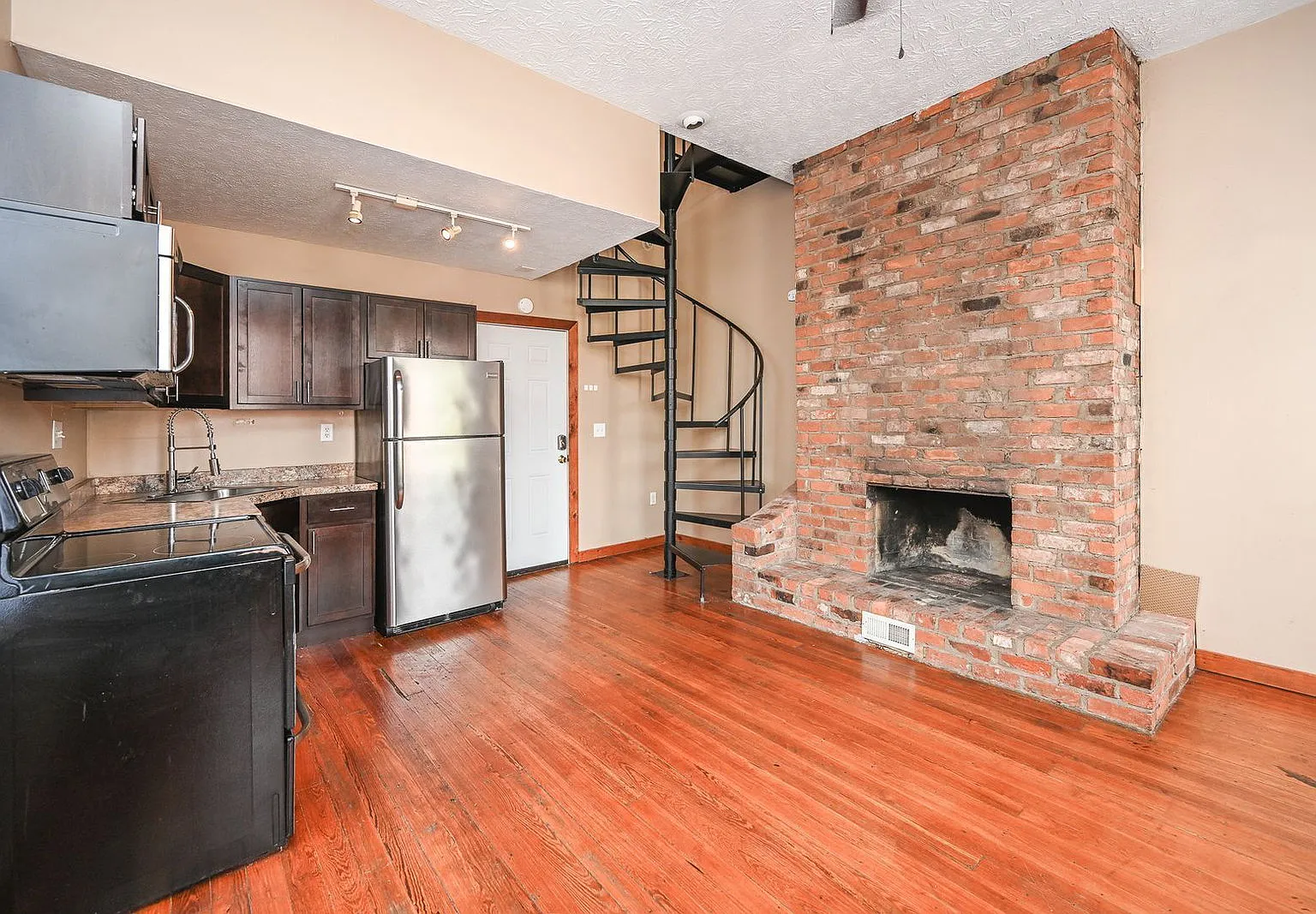 1 bed, 1.0 bath, $1,150 — Photo 2