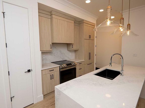 4th image of 370 Dieppe Dr SW #217