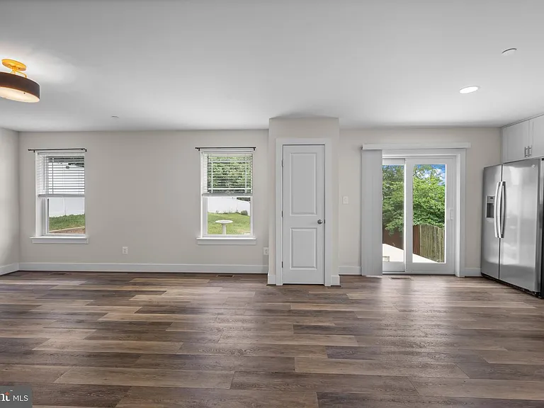 5707 Lowell St — Photo 9