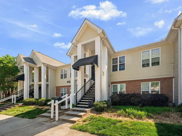 2400 Huntscroft Ln APT 202, Raleigh, NC 27617