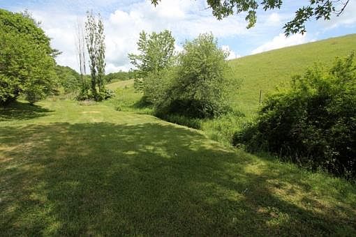 2nd image of 815 Grassy Knob Ln