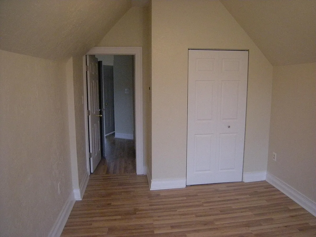 Building Photo - 244 S Saint Clair St #3