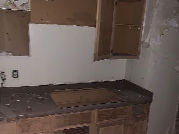 5th image of 17128 Strasburg St