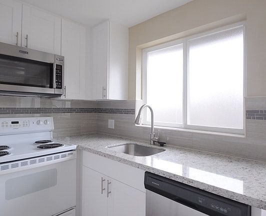 935 - Kitchen