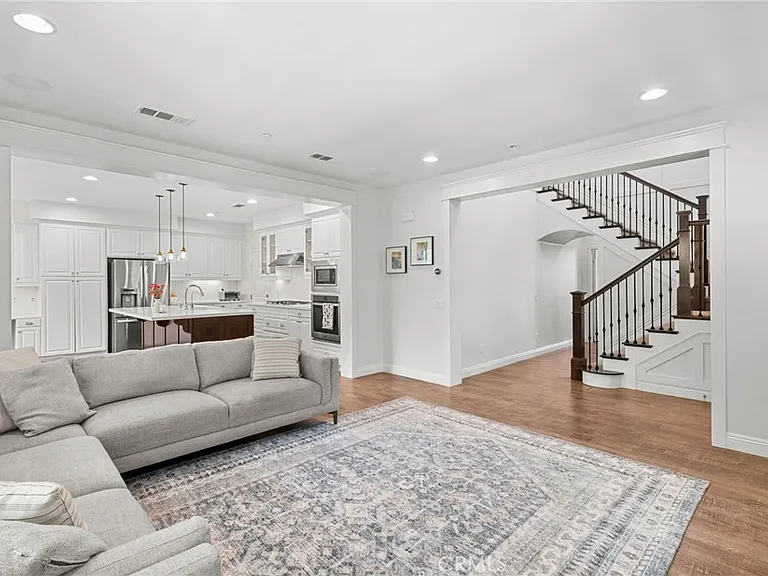 33 Gamella St — Photo 4