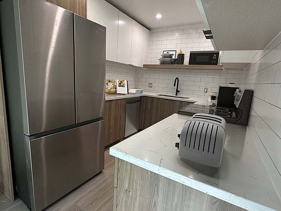 3rd image of 1312 N Citrus Ave #652