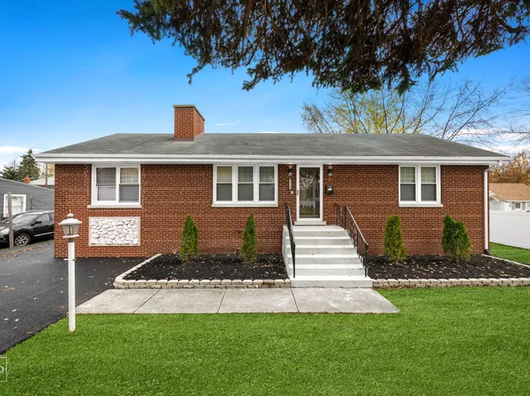 8535 S McVicker Ave, Burbank, IL 60459