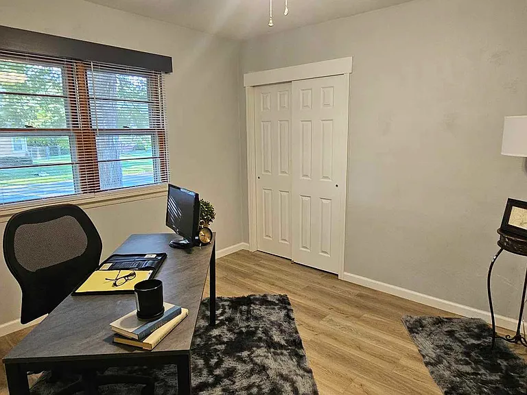 10 Carolyn St — Photo 17