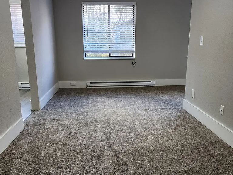 Florence Apartments — Photo 23