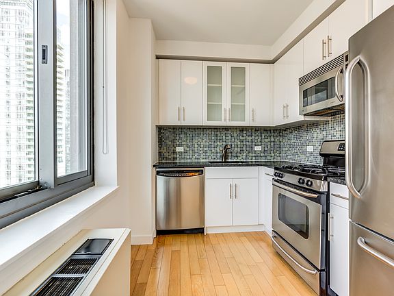 3rd image of 9 W 31st St APT 14A