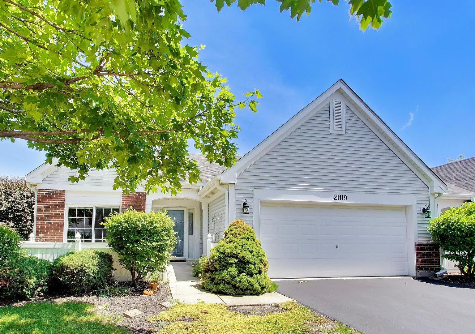 21119 W Braxton Ln