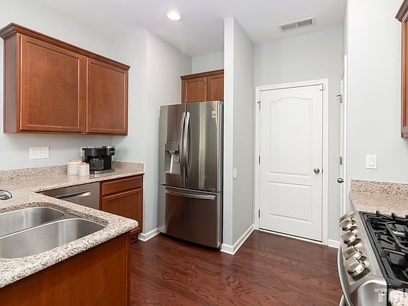 4th image of 2 White Willow Ct