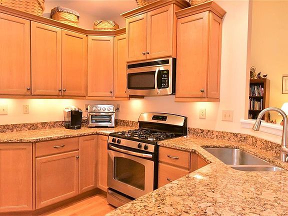5th image of 1529 Hedgerow Ct