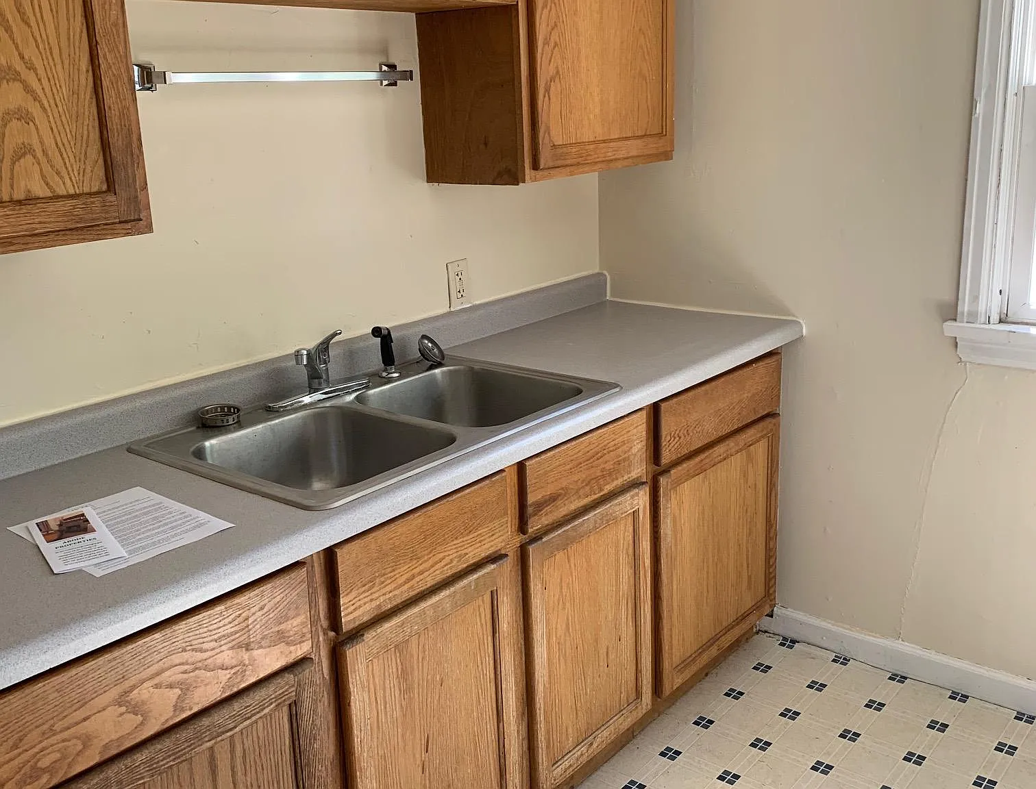 3 bed, $1,050 — Photo 3