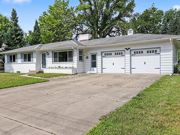 4th image of 8904 Dolphin St