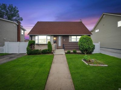 56 Cliff Drive, Hicksville, NY, 11801