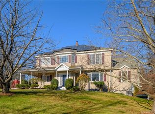 7 Skytop Dr, Sandy Hook, CT 06482
