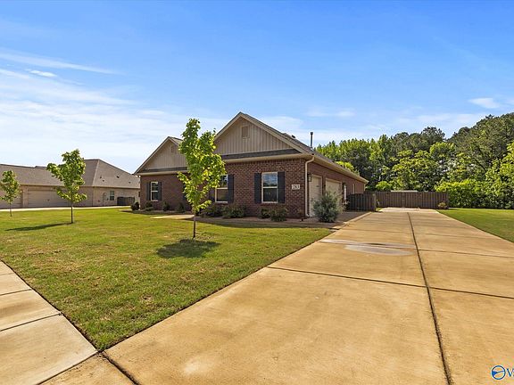 3rd image of 283 Northlake Dr