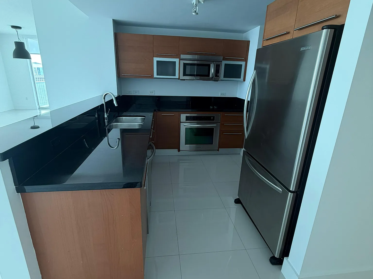 2 bed, 2.5 bath, 1363 sqft, $4,550 — Photo 3