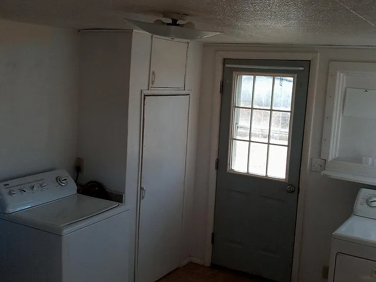 319 Goodell Ave — Photo 4