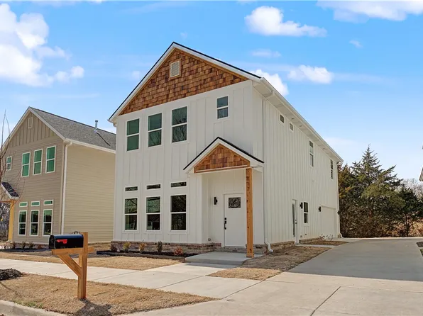 817 S Jagger Ln, Fayetteville, AR 72701