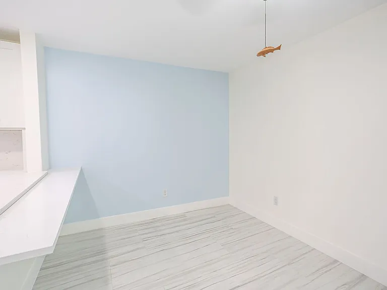 225 Georgetown Blvd — Photo 23