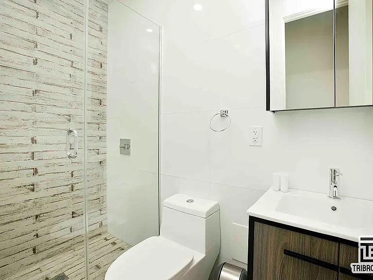 318 Suydam St #2E — Photo 1
