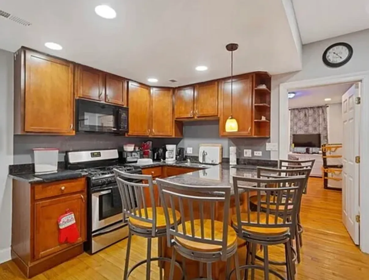 1 bed, 700 sqft, $1,330 — Photo 2